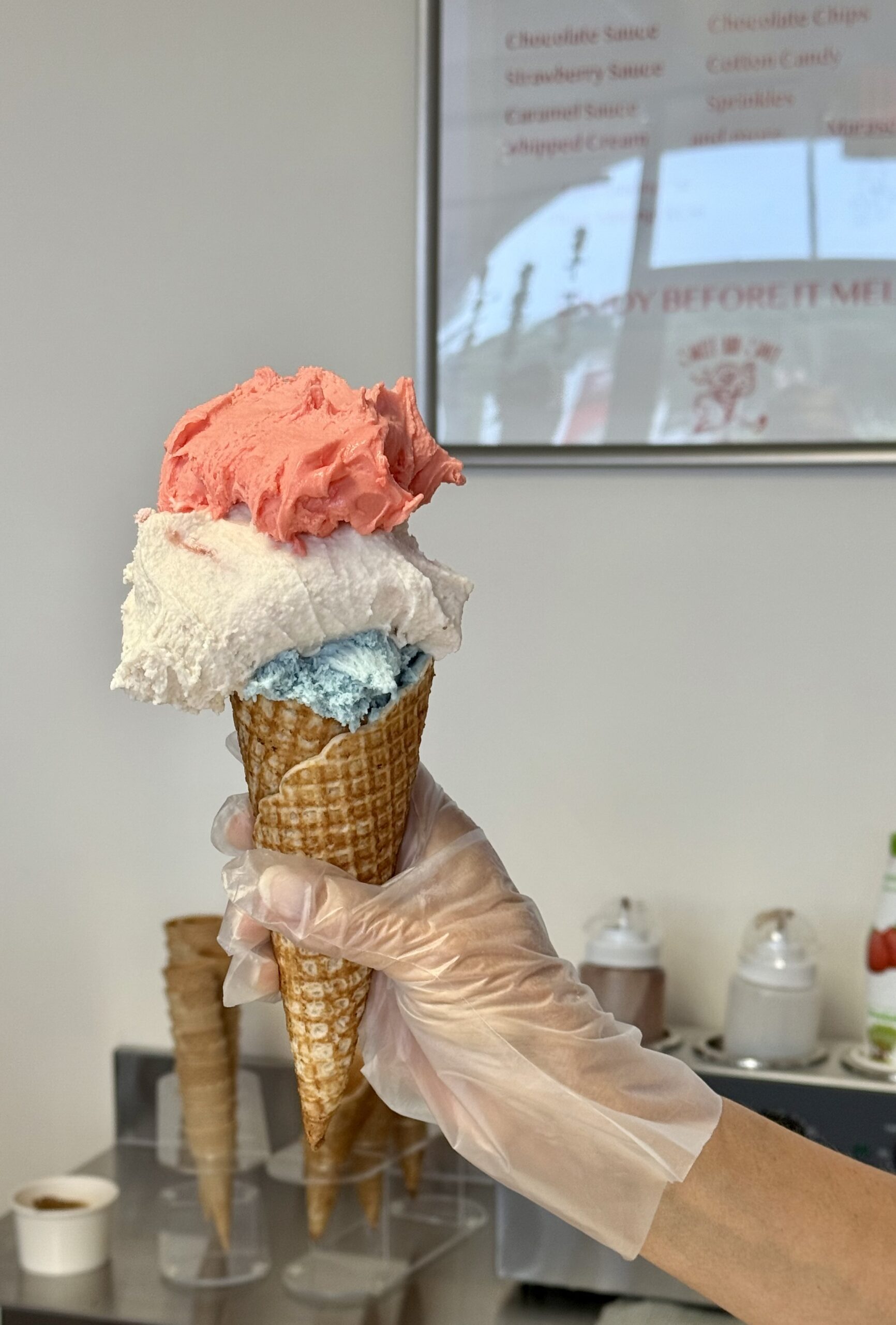 Gelato scoops