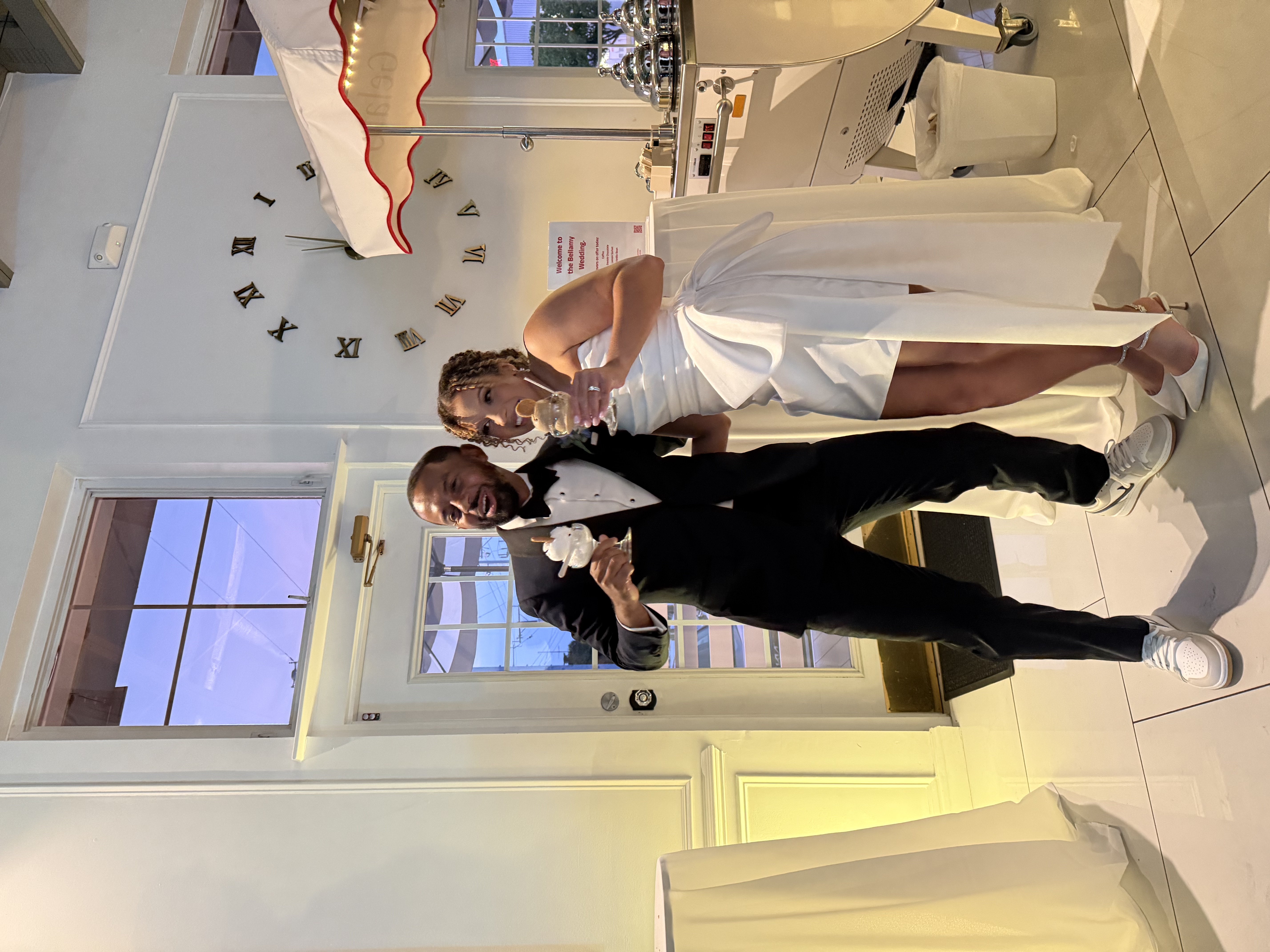 Wedding guests enjoying gelato